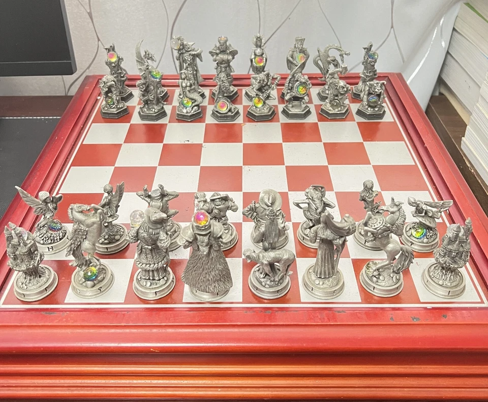 Descubre el pináculo de la elegancia, posee la rara fantasía del juego de ajedrez de cristal Foto 3 de 4