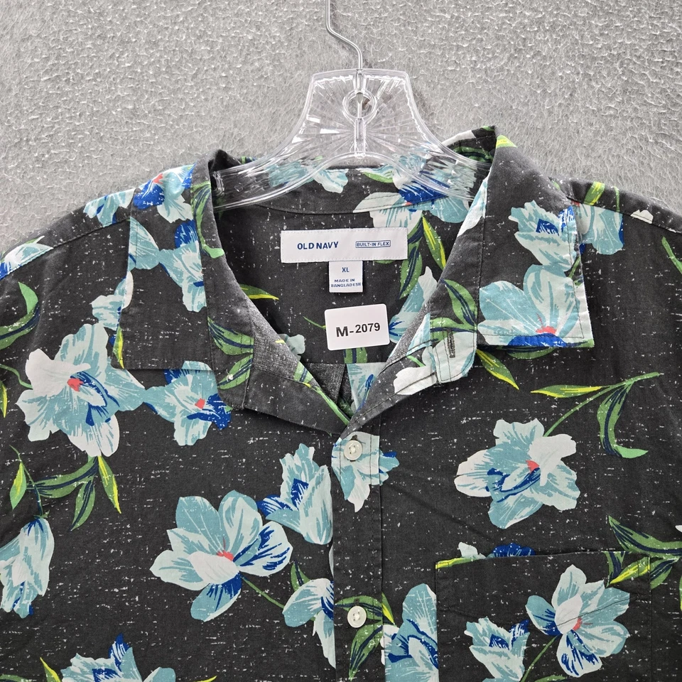 Old Navy Men Button Up Shirt XL Black Floral Hawaiian Short Sleeve Built In Flex - Image 3 of 4