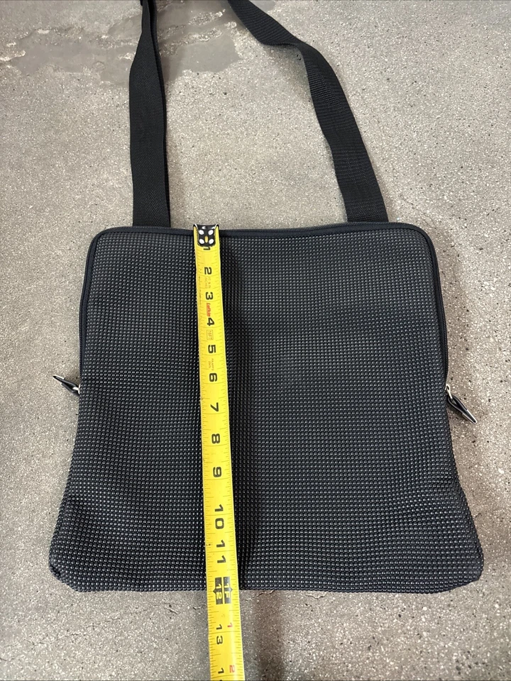 Urban Oxide 2 Black Rubber Pebbled Crossbody Bag, 11 X 12 Adjustable Strap Foto 3 de 4