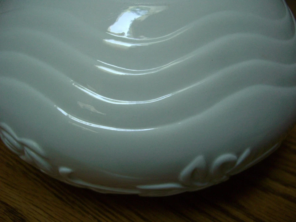 Base/soporte para velas vintage de cerámica blanca en relieve FTD arreglo floral  Foto 4 de 4