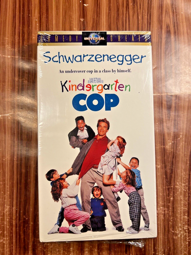 Kindergarten Cop VHS Arnold Schwarzenegger 1990 Movie Comedy Action Drama NEW - Picture 3 of 10