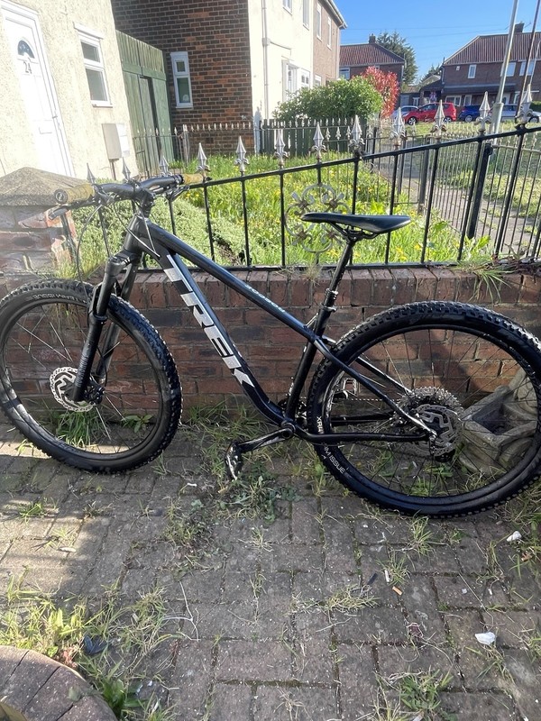 Trek Roscoe 8 Hardtail Mountain Bike 2023 Size Medium excellent cond