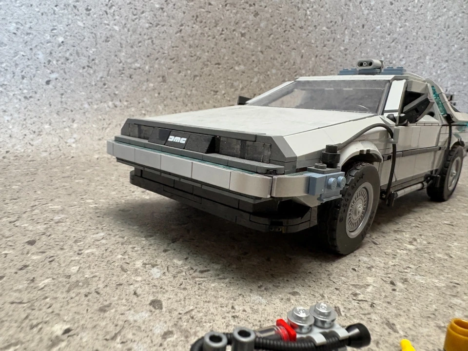 LEGO Icons 10300 Back to the Future Time Machine, Foto 3 von 5
