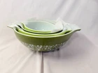 Old Vtg Pyrex Spring Blossom Crazy Daisy Green & Lime Green Mixing Bowl Set