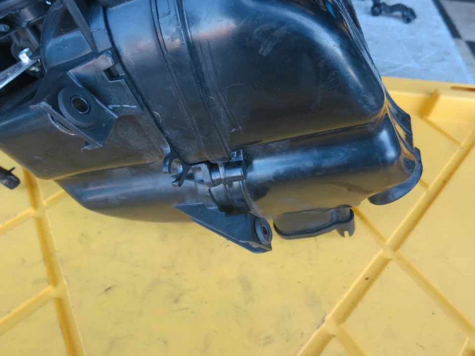 Honda CBR 250 R 2011 caja de aire Foto 3 de 4