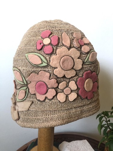 Antique 1920’s Cloche Hat With Pink Felt Wool Flowers - Foto 2 di 10