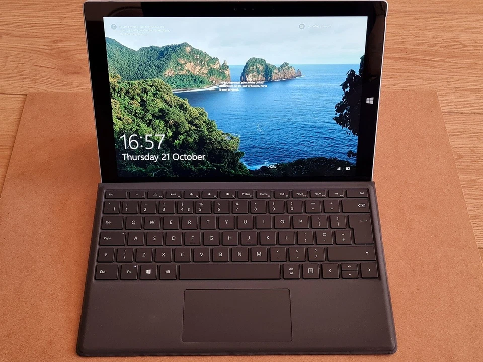 Microsoft Surface Pro 3 - Silver, 128GB, 4GB, 12in. Pen & 1725 Model Keyboard - Image 4 of 4