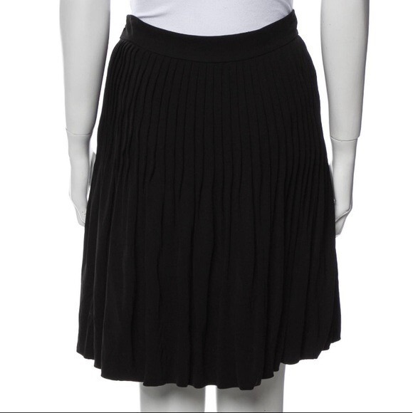 【送料&関税込】Fendi Black Crepe Skirt Fendi Black Mini Pleated Zip Closure Lined Bubble Hem Skirt