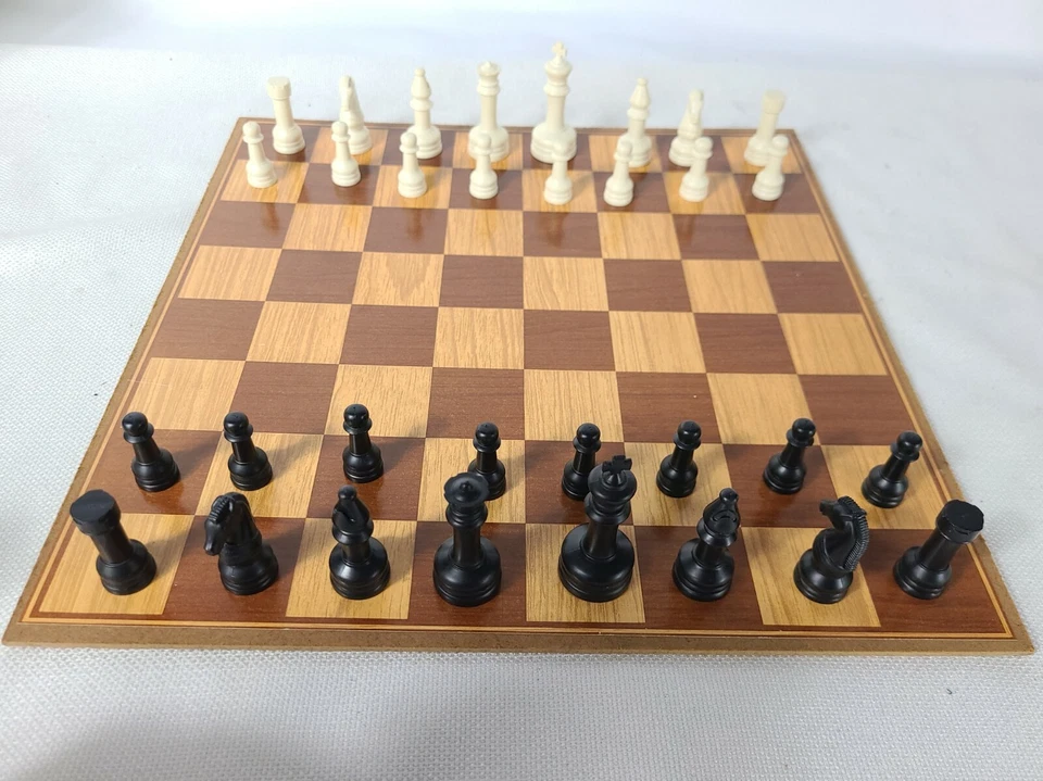 Juego de Ajedrez Vintage con Caja y Tablero Hasbro 1979 Juego de Ajedrez Completo Caja Original Foto 2 de 4