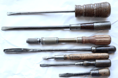 (7) Wood Handle Screwdrivers / Craftsman - Irwin / Mountain Top Tools