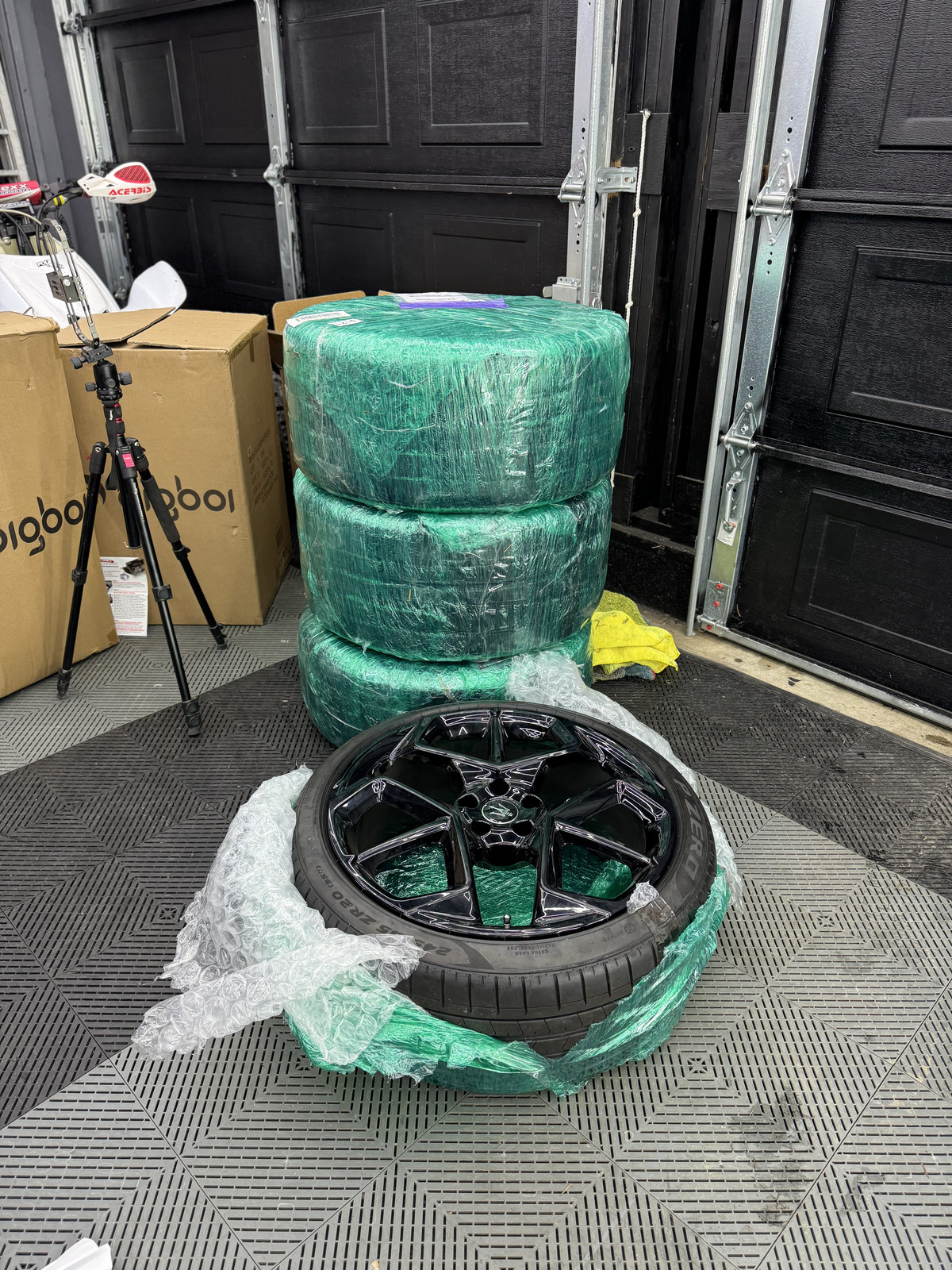 maserati mc20 wheels/tires 