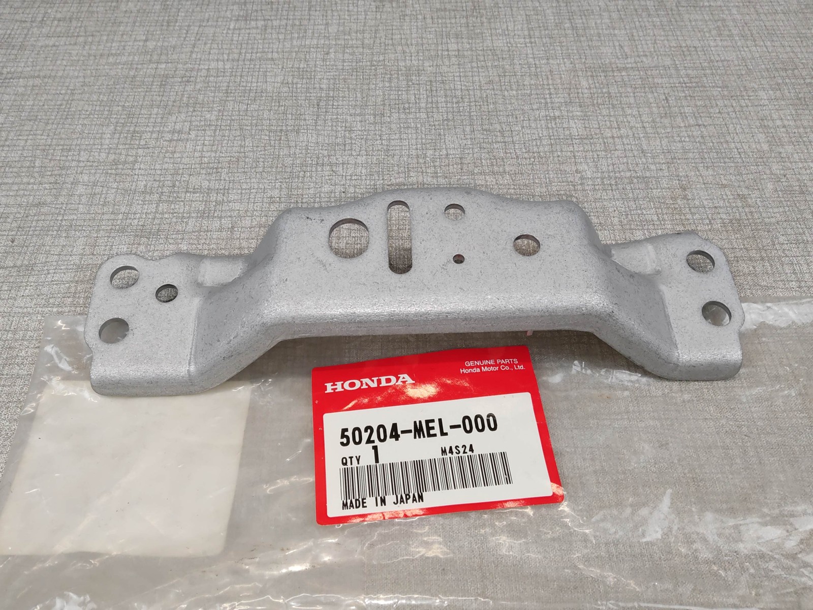 Plaque traverse centrale CBR1000 RR Fireblade pour restauration moto 04-07