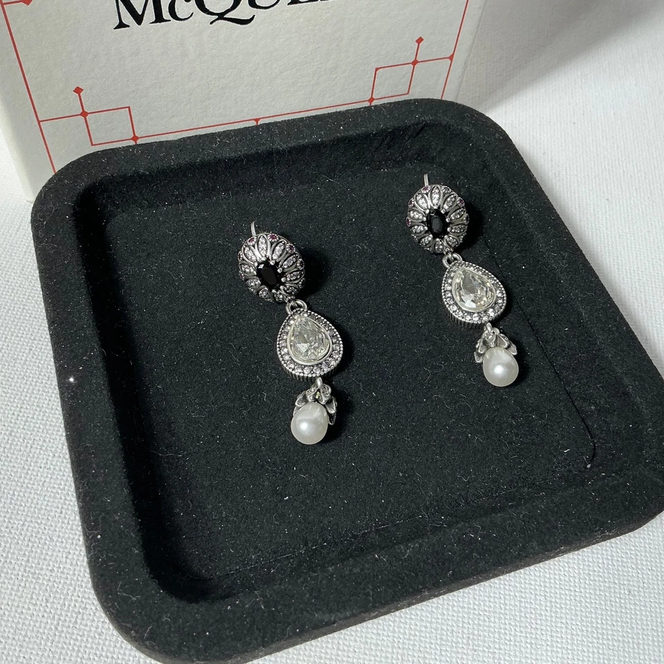 Pendientes calavera de plata Alexander Mcqueen Foto 2 de 3
