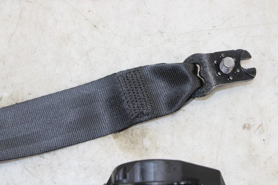 Cinturón de seguridad trasero izquierdo Volkswagen GTI 2015-2021 OEM GW62 Foto 4 de 4