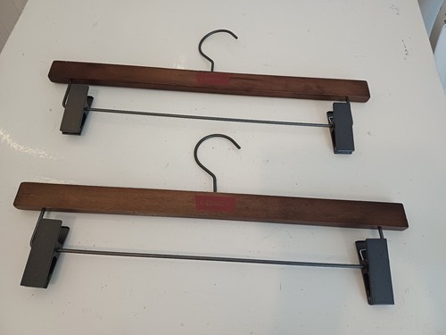 3 x Hosen Rockbügel aus Holz mit Clips Werbung Levi's Jeans sehr guter Zustand - Bild 4 von 4