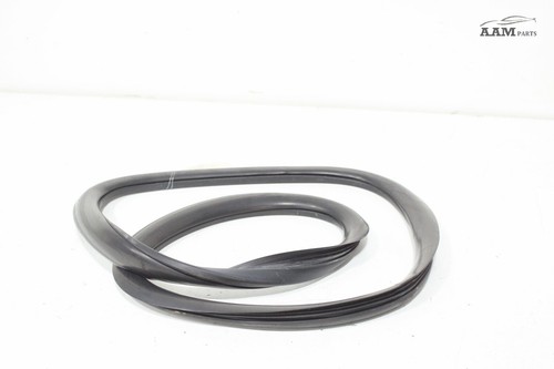18-24 VOLVO VNL 860 REAR LEFT SIDE LOWER WINDOW WEATHERSTRIP SEAL 82714456 OEM