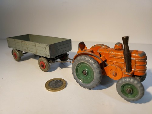 Diecast 1950's Dinky Toys 1:43 FARM TRACTOR WITH TRAILER good used conditions. - Foto 2 di 8