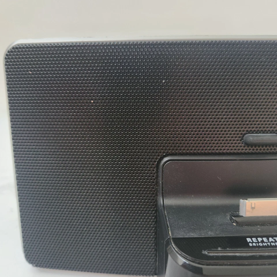 Philips Alarm Clock/Radio/Dock for iPhone/iPod - DC220/05 - VGC - Fast Dispatch! - Image 4 of 4