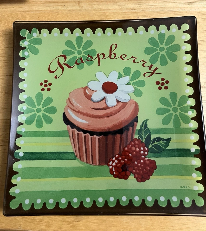 I Love Cupcakes 6” Glass Plates Set Of 4 - Image 2 of 4