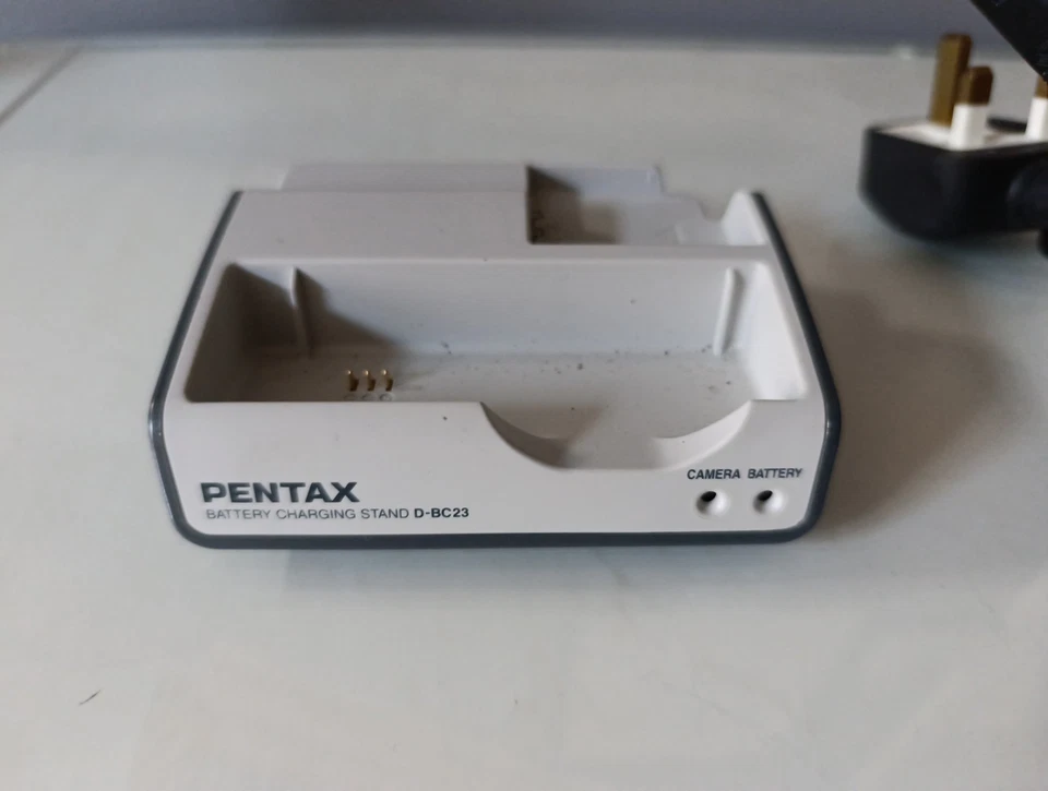 Pentax D-BC23 Battery Charging Stand Cradle for Pentax Optio Cameras w. UK Plug - Image 2 of 4