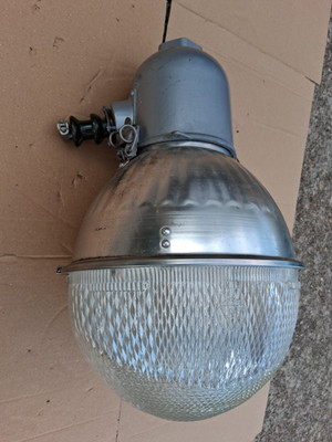 Vintage Line Material Street Light Spherolite Series Holophane Glass Top Mount