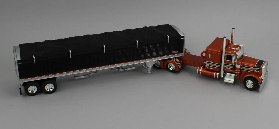 1:64 DCP 2025 NFTM #2 *ORANGE* Peterbilt 379 Flattop & Wilson Grain Trailer NIB - Image 3 of 4