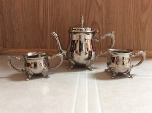 Vintage International Silver Co. Tea Pot-Sugar & Creamer set-Silverplated-USED