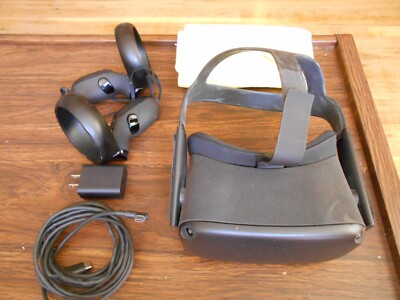 Oculus Quest 1, Headset, VR virtual reality set. w/ 2 controllers and hard case.