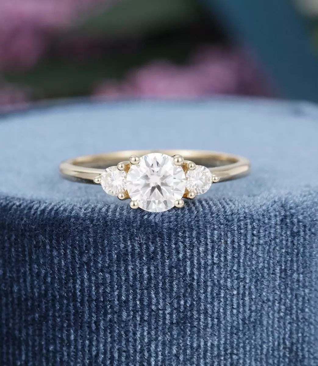 37 Cute Simple Engagement Rings for the Minimalist