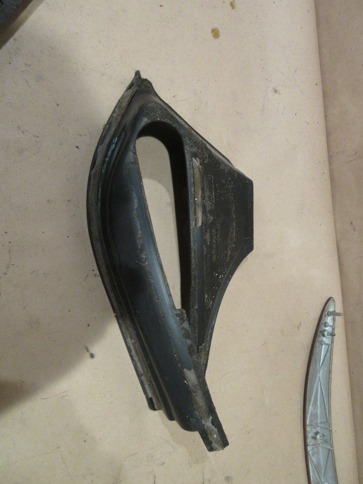 Maserati GranTurismo - RH Rear Compartment Drip Rail Cover - P/N 80321200