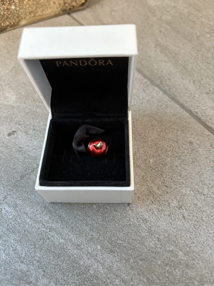 Pandora x Disney Schneewittchens Apfel Charm ( 791572EN73 ) - Bild 3 von 4