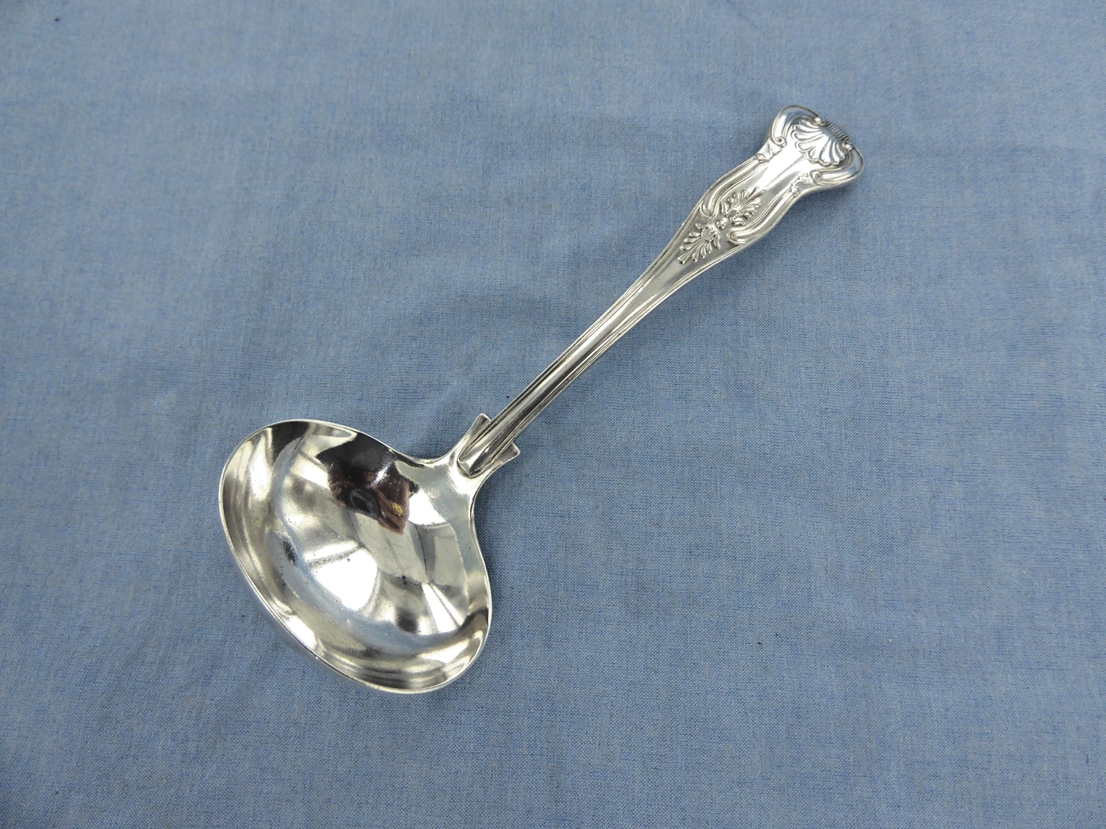 AN ANTIQUE STERLING SILVER KINGS PATTERN SAUCE LADLE LONDON 1914.
Opens in a new window or tab
