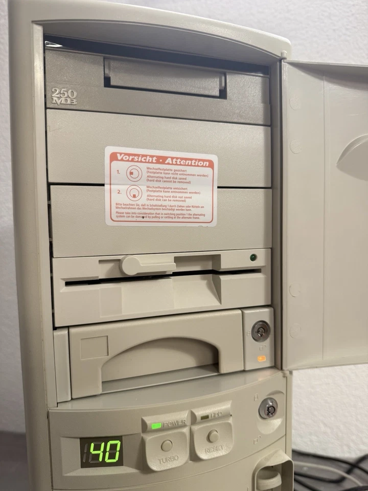 Vobis Highscreen Colani 486DX-40 32MB RAM Tower Retro PC HP Colorado Jumbo TOP - Bild 2 von 4