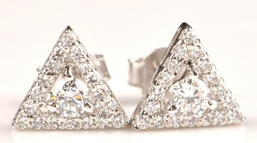 925 Silver / D-Color Round Shape 1.60 Carat Solitaire With Accents Women's Studs