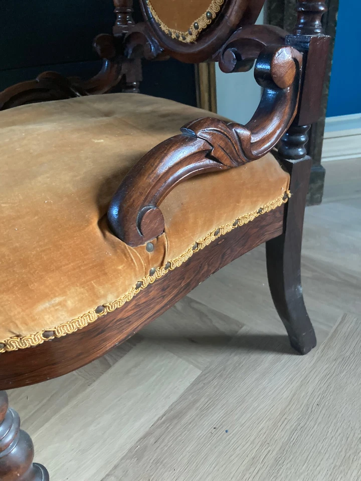 Antigua silla tocador victoriana tallada en nogal Foto 4 de 4