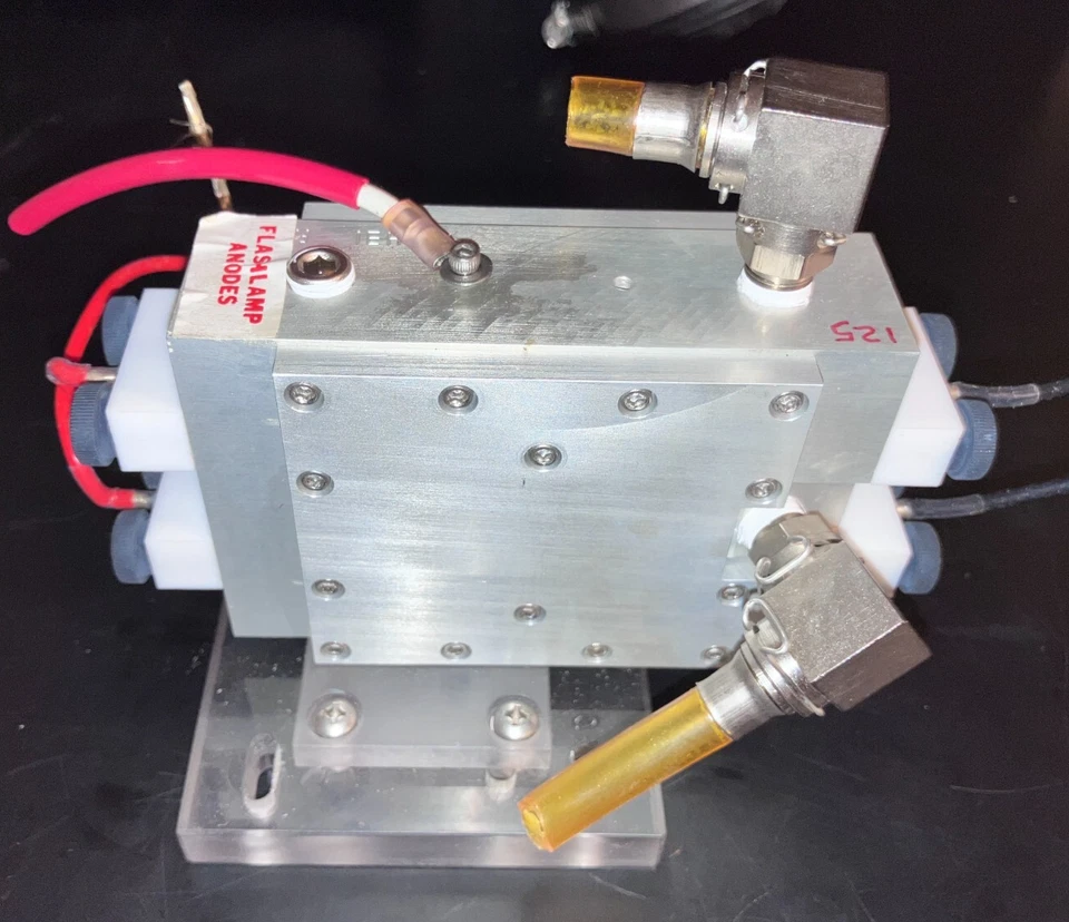 Spectra Physics / Quanta-Ray ND:YAG cavidad láser varilla YAG y lámparas de linterna dobles Foto 2 de 4