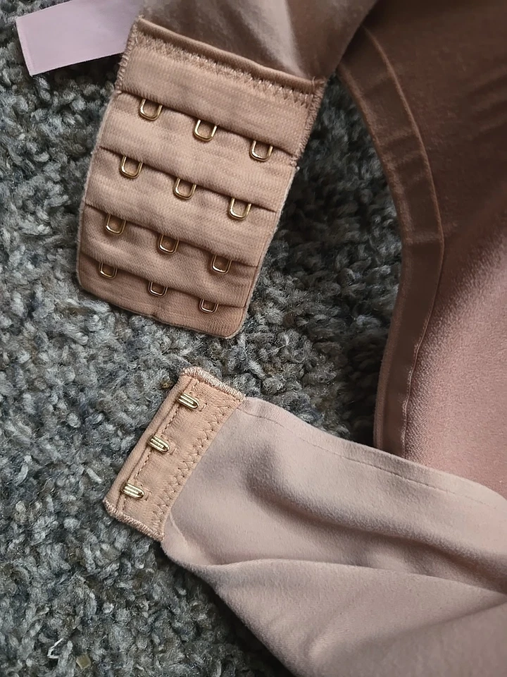 SUJETADOR CON AROS DOBLE DEMI/DEMI FORRADO VICTORIA'S SECRET TALLA 38DD Foto 4 de 4