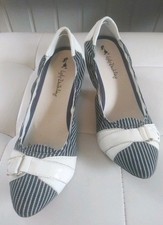 UGLY DUCKLING SIZE 7 NAVY/ OFF WHITE STRIPED COURT SHOES. B156022826B305