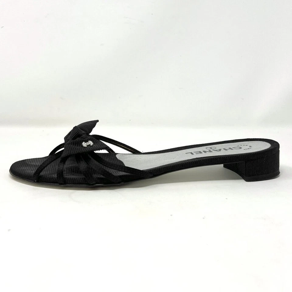 Chanel Black Grosgrain Bow Slide Sandals with Pearl Interlocking Logo  Size 39.5 - Image 2 of 4