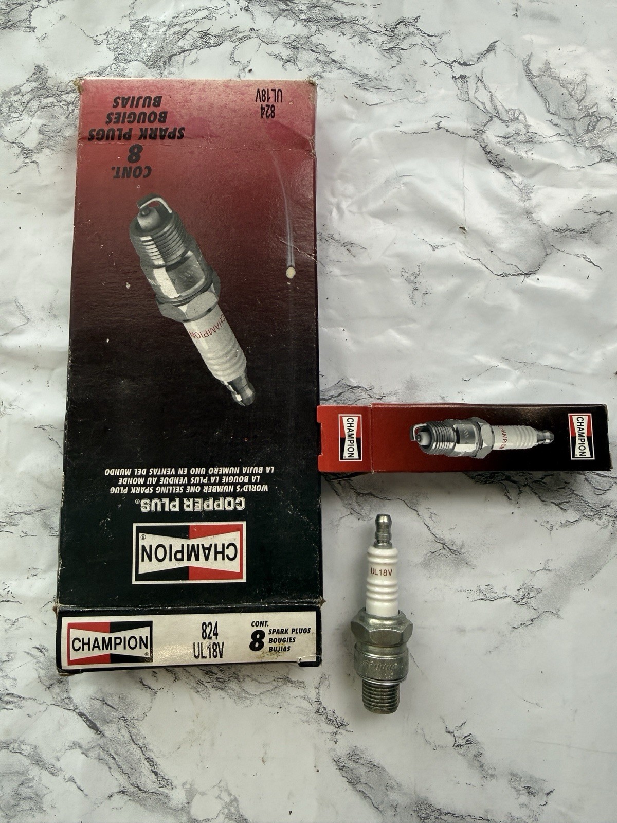 NEW Champion Copper Plus Spark Plug Set Of 8 UL18V 824
