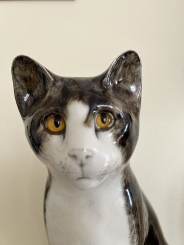Beautiful Mike Hinton Signed Tabby Cat, Sitting No. 1 - Picture 3 of 9