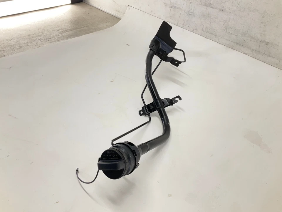 Задний горловина топливного бака 20–22 Nissan Sentra черная сталь от оригинального производителя - Изображение 2 из 4