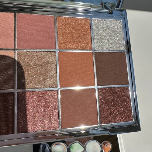Paleta Byredo Remembrance y paleta Mineralscapes 36 sombras de ojos nueva en caja edición limitada - Imagen 15 de 21