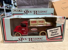 Ertl Mack 1926 Bulldog True Value Delivery Truck Crates 1:38 Scale Die Cast NIB