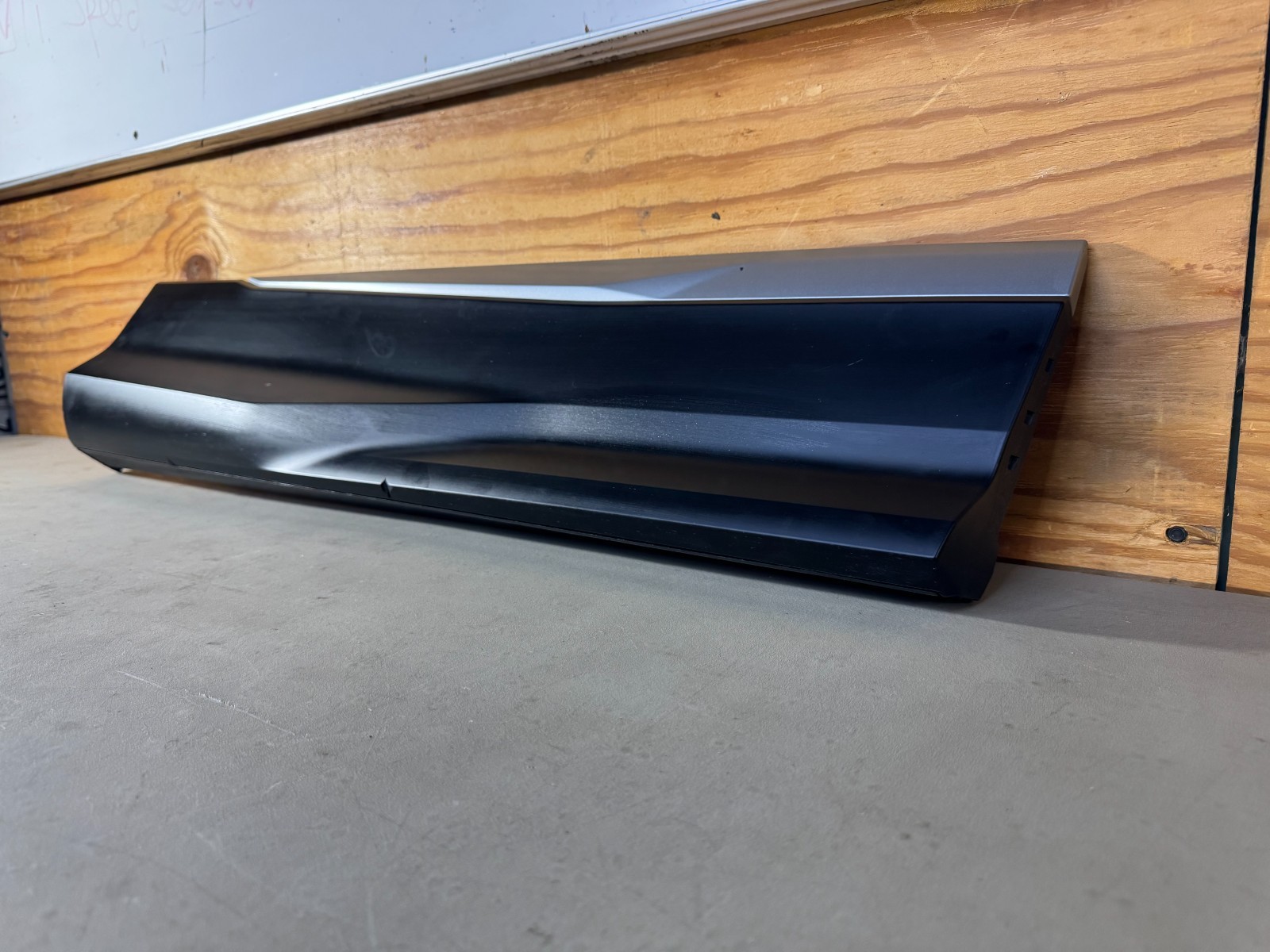 19-24 Lamborghini Urus Rear Right Door Lower Molding Sil-Blk Trim 4ML853970A OEM