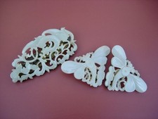 LOT OF THREE CHINESE JADE PLAQUE PINS, 19THC