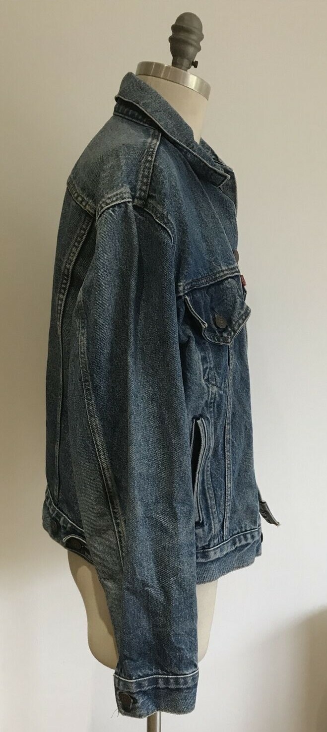  VINTAGE LEVI 'TRUCKER' JACKET, MADE IN USA, STAMPED DIGITS ON BUTTONS, SIZE 42" 5