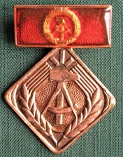 Abzeichen DDR „Aktivist der sozialistischen Arbeit“