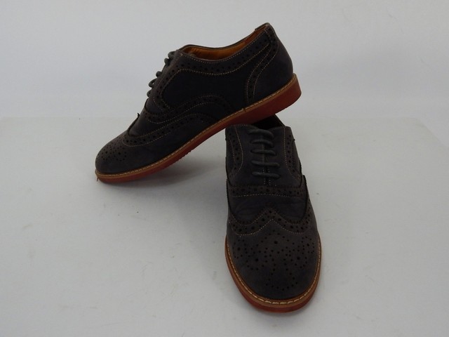gray wingtips