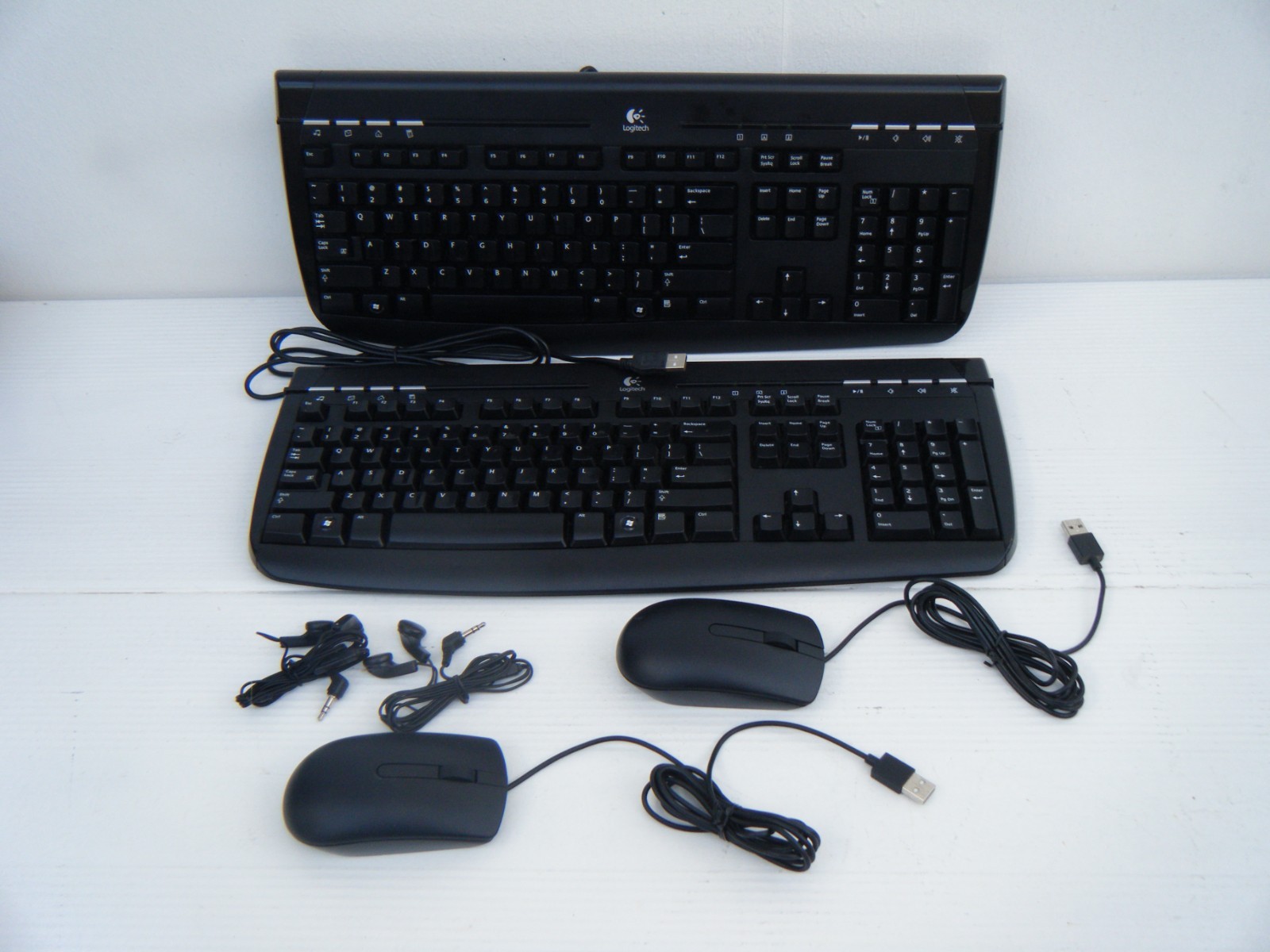 2 sets Grade A Logitech Internet 350 USB Keyboard with Dell Mice and hp Ear Buds